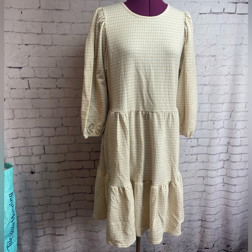 Draper James RSVP size medium Puffed Sleeve Tiered Metallic Gold Houndstooth